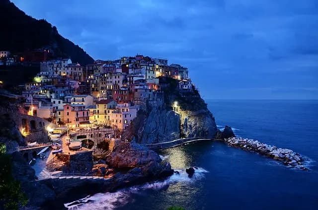 5 Destinos de Encanto que No Te Puedes Perder Este Año